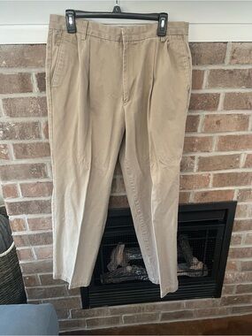 Dockers Pleated Chino Pants in Light Khaki